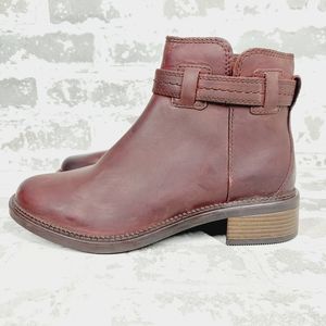 NEW CLARKS Women's Maye Ease Comfort Red Brown Leather Ankle Heel Booties M1012